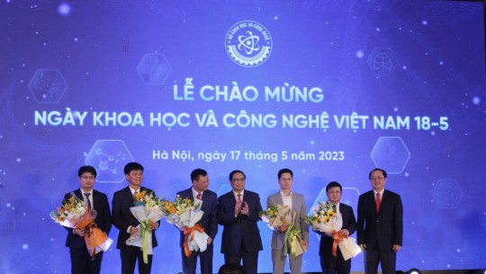 Lumi Việt Nam: khởi nghiệp từ Robocon Bách Khoa đến top 5 doanh nghiệp KHCN tiêu biểu cả nước chia sẻ trước Thủ tướng Chính phủ